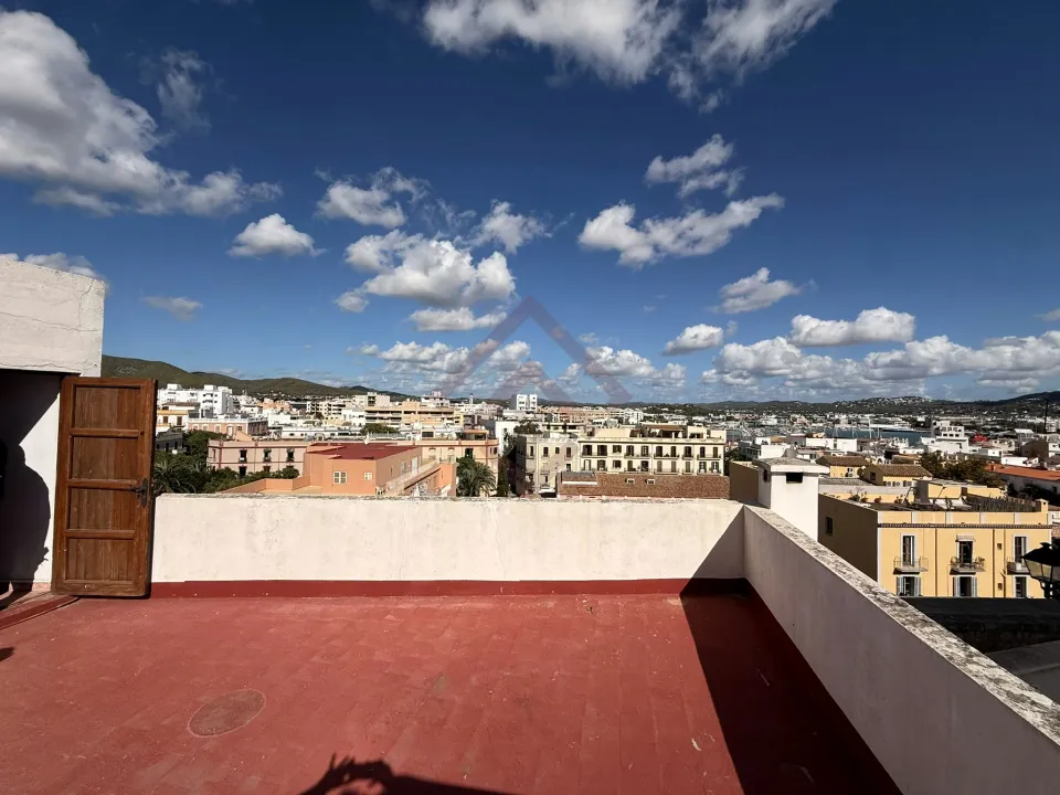 Three-storey building with roof terrace in Dalt Vila, Ibiza