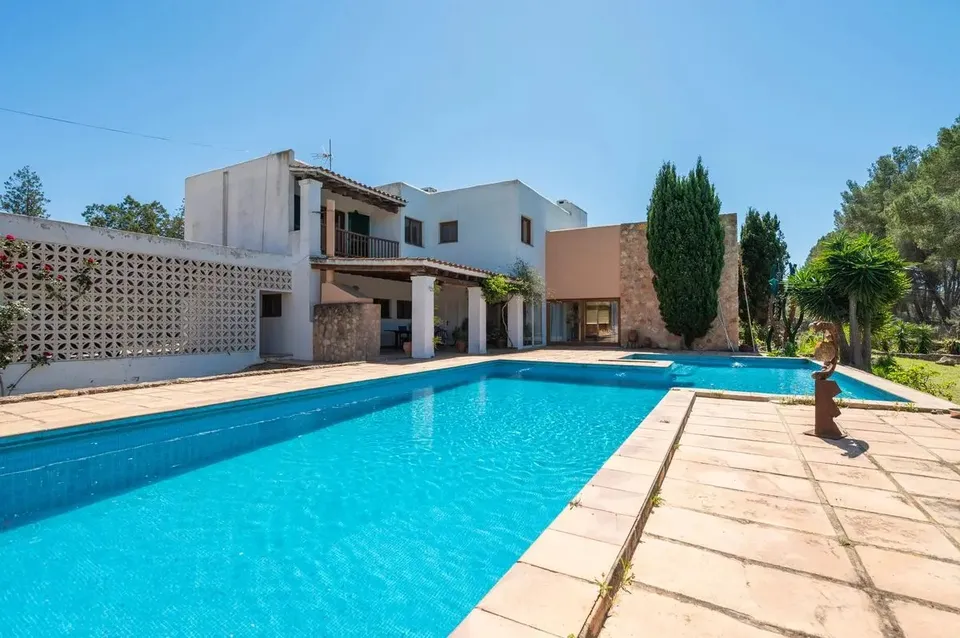 Villa mit 15.000 m² Grundstück, Pool und Keramikwerkstätten in Sant Rafel