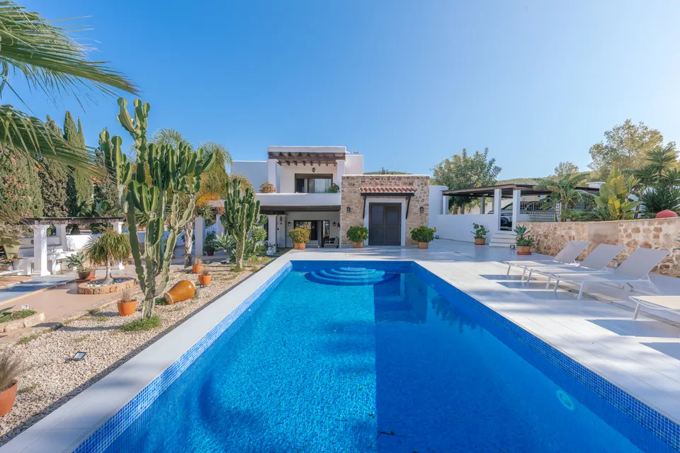 Villa en primera línea del campo de golf de Roca Llisa con piscina de 20 m