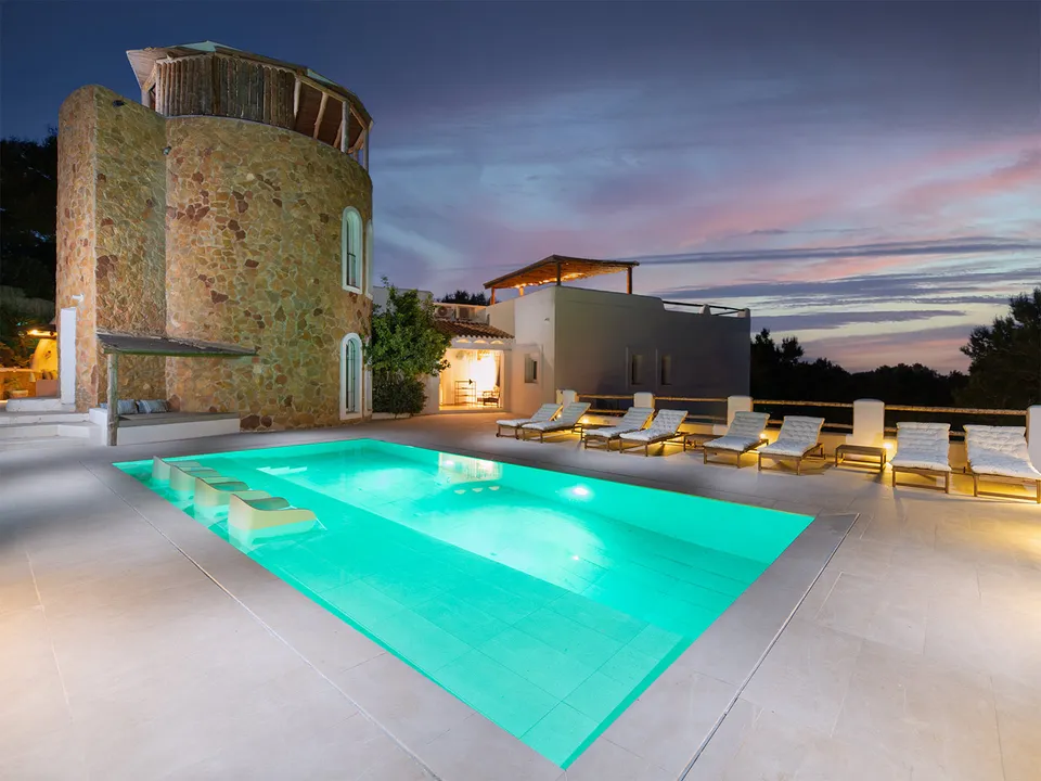Villa de lujo con licencia turística, 8 dormitorios y vistas al mar cerca de Cala Bassa