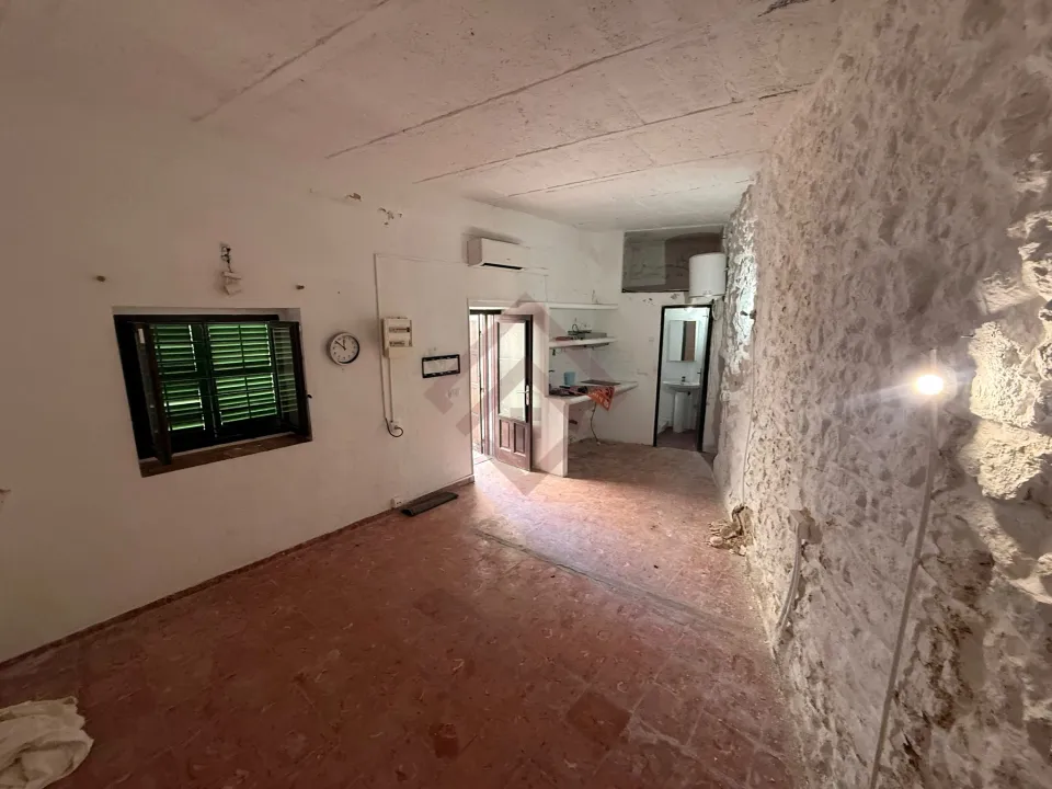 Renovierungsbedürftiges Erdgeschossstudio in Dalt Vila