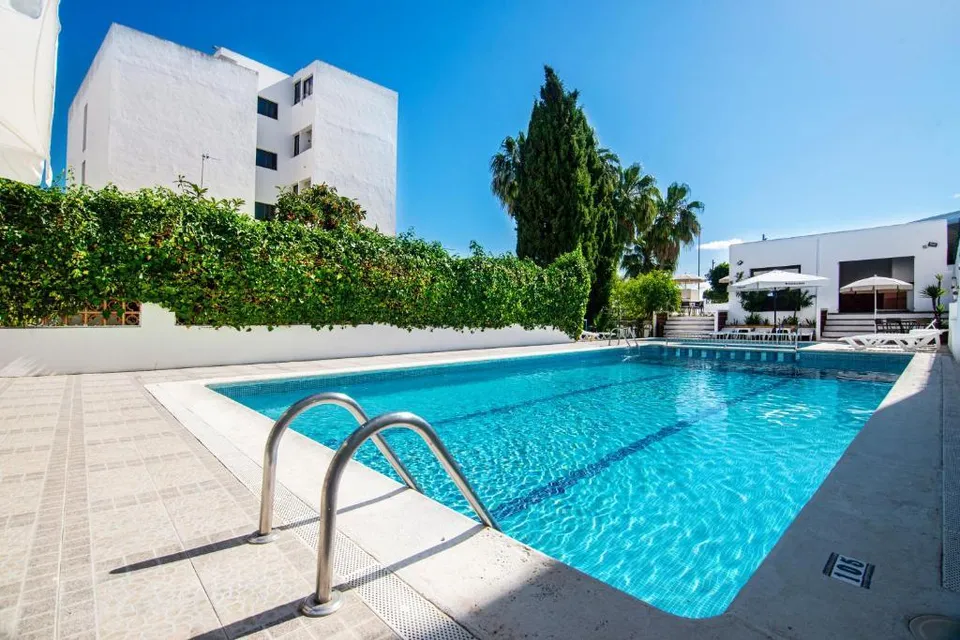 Apartamento Con Piscina Comunitaria En San Antonio